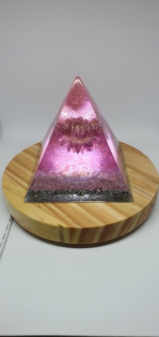 Lampe pyramide "orgonite fleurs"