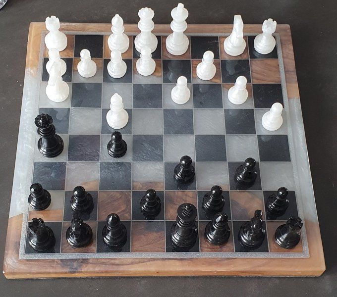Jeu d'échecs bois d'Olivier et résine 
