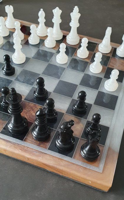 Jeu d'échecs bois d'Olivier et résine 