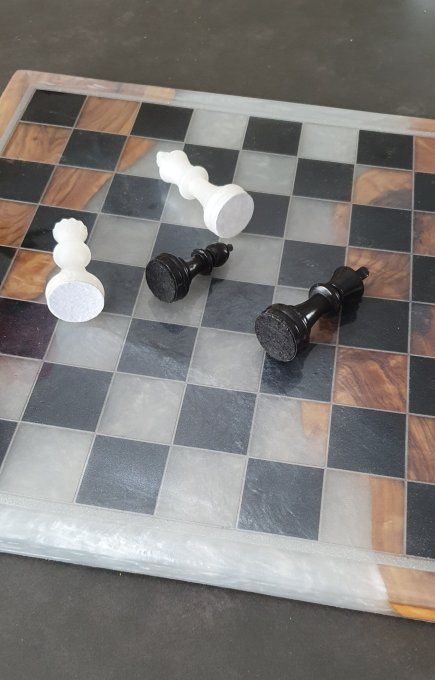 Jeu d'échecs bois d'Olivier et résine 