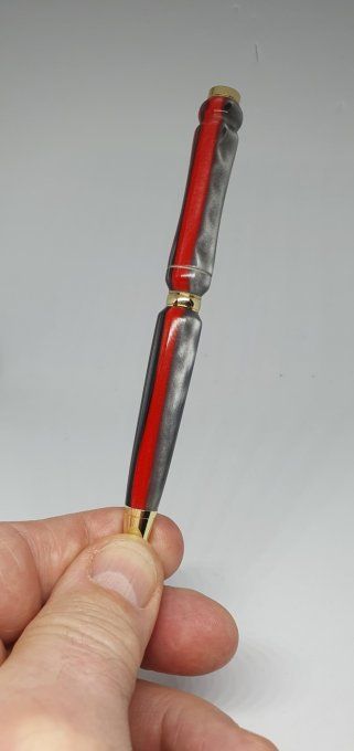 Stylo rouge et noir