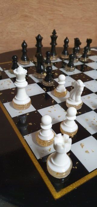 Jeu d'échecs rond noir et blanc