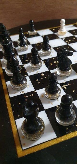 Jeu d'échecs rond noir et blanc