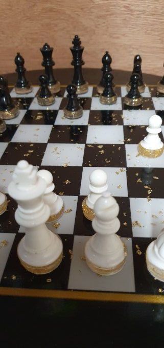 Jeu d'échecs rond noir et blanc