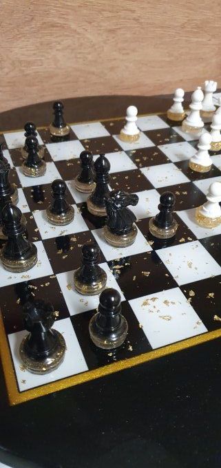 Jeu d'échecs rond noir et blanc